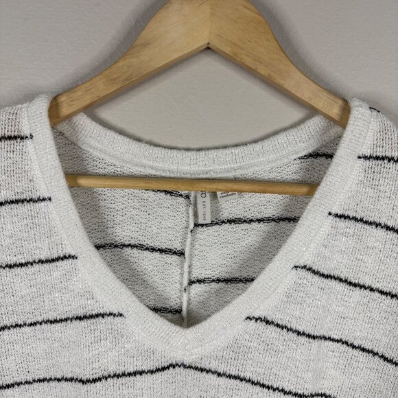 Cato White & Black Striped Lightweight V-Neck Short Sleeve Women's Top Size M - Picture 4 of 12